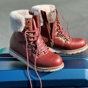 ROYAL CANADIAN SNOW BOOTS